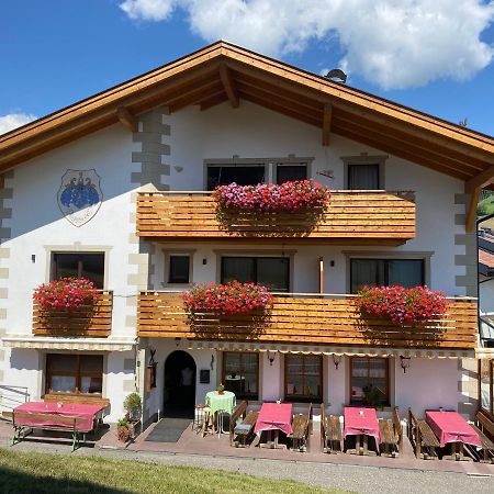 Gasthaus St. Valentin Klausen Exteriör bild