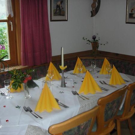 Gasthaus St. Valentin Klausen Exteriör bild
