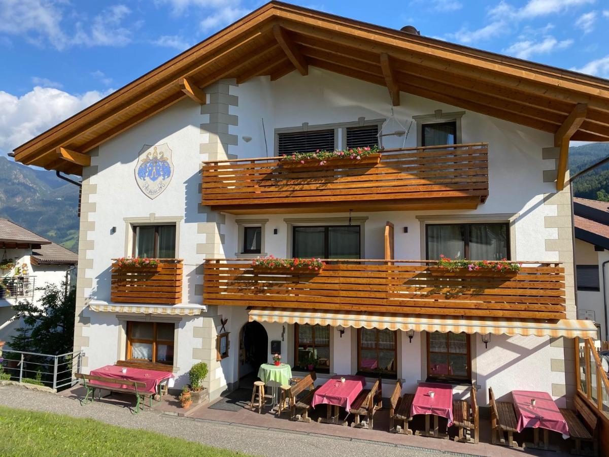 Gasthaus St. Valentin Klausen Exteriör bild