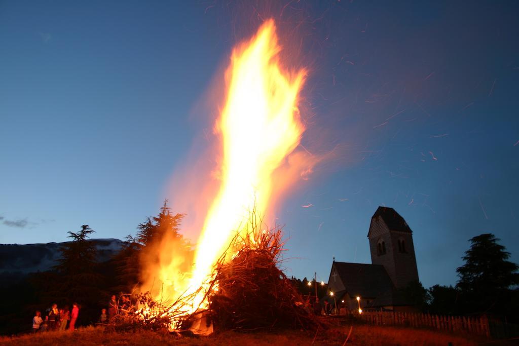 Gasthaus St. Valentin Klausen Exteriör bild