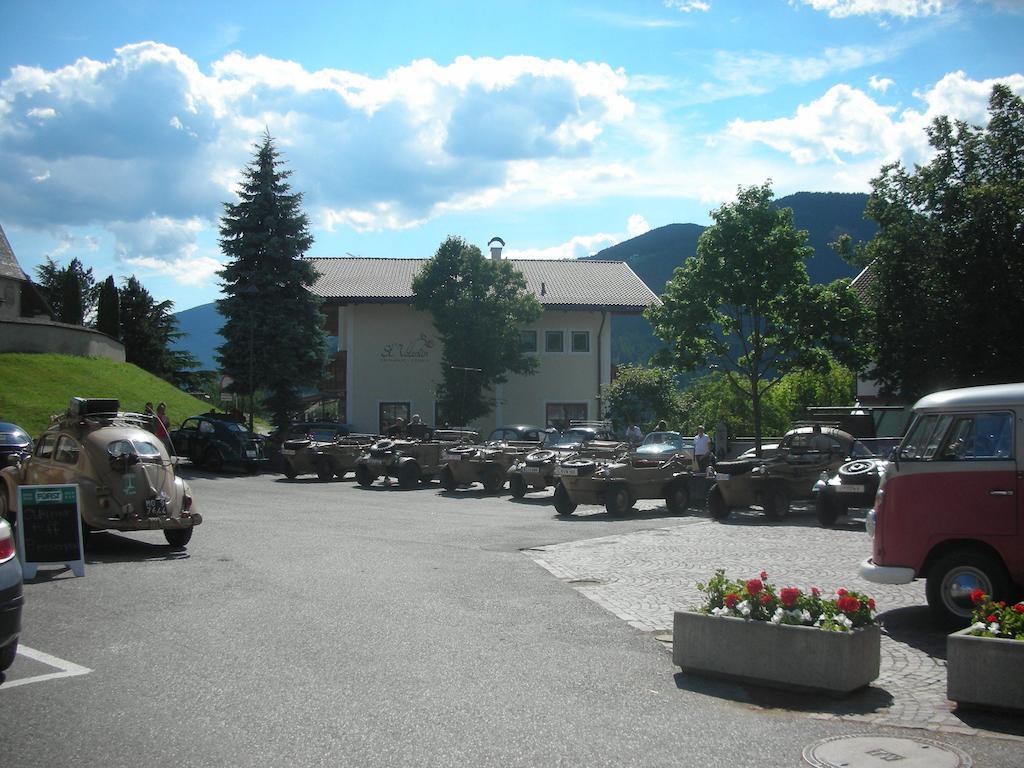 Gasthaus St. Valentin Klausen Exteriör bild