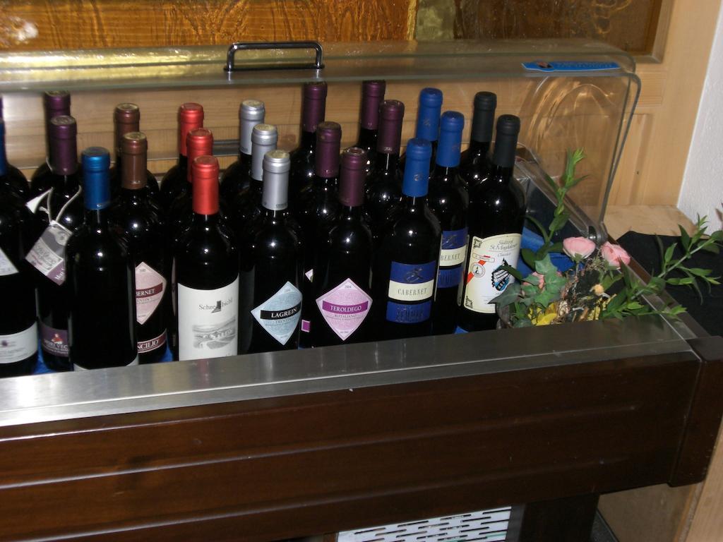 Gasthaus St. Valentin Klausen Exteriör bild