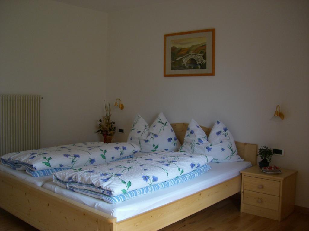 Gasthaus St. Valentin Klausen Rum bild