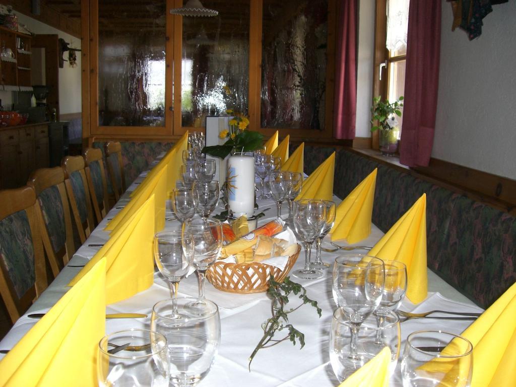 Gasthaus St. Valentin Klausen Exteriör bild