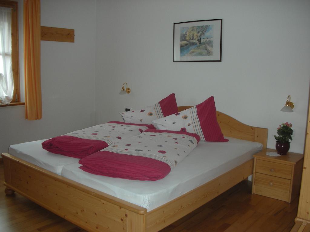 Gasthaus St. Valentin Klausen Rum bild